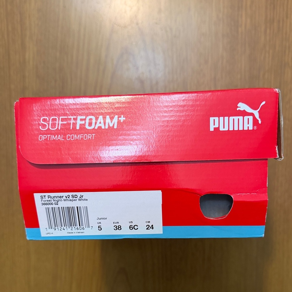 NIB Size 6C Puma Green Sneakers with Soft Foam